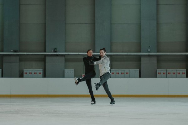 beginner figure skating moves