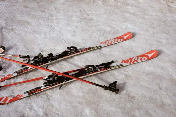 how to wax skis at home